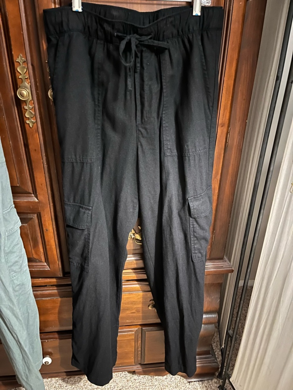 GAP Women's Black Wide-Leg Cargo Pants